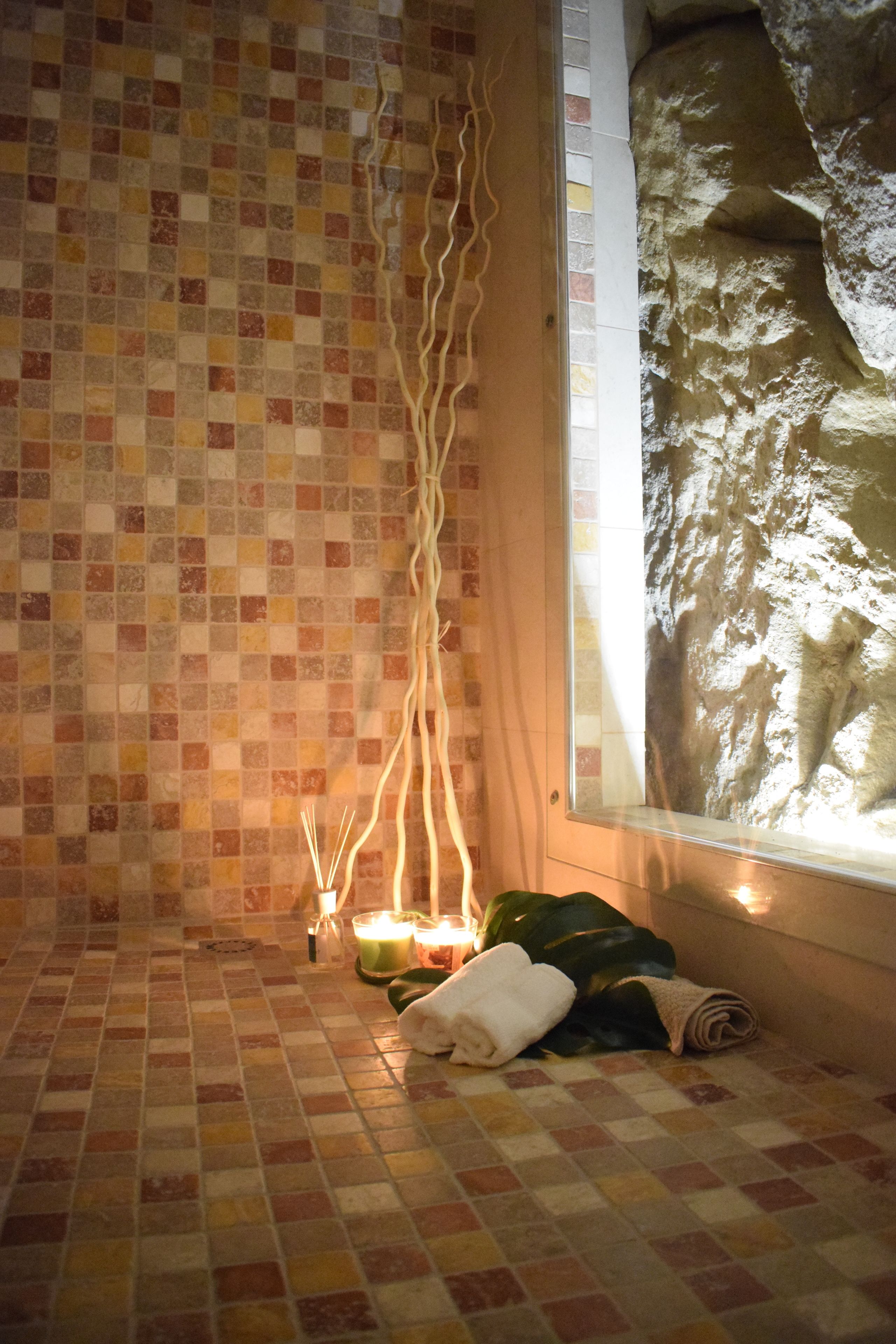 コンフォート トリプルルーム バルコニー (101 stone) | バスルームのシャワー