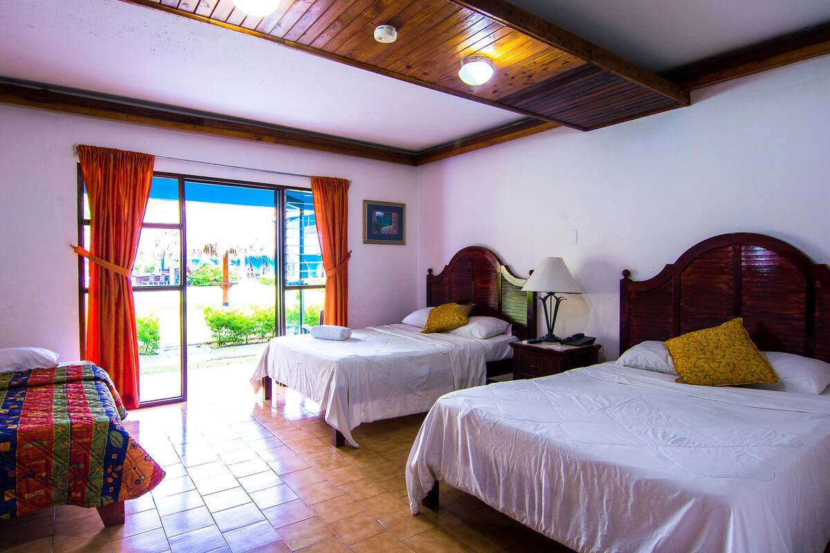 Standard Family Room 2 Queen beds and 1 Single | WiFi (free), bed sheets