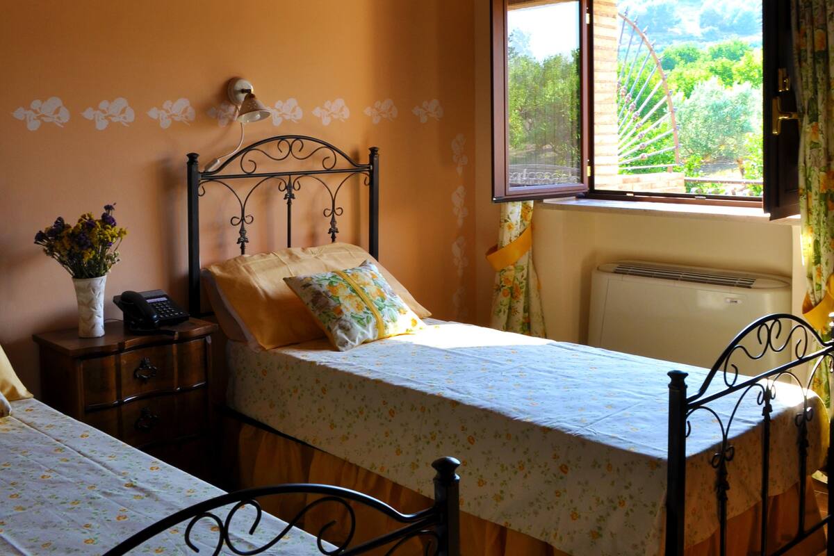 Desk, soundproofing, cribs (surcharge), WiFi (free)