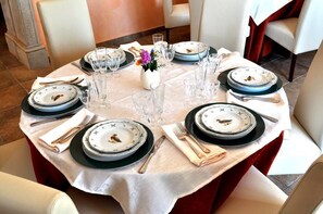 Mittagessen und Abendessen, lokale Küche