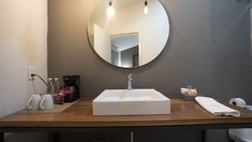 Standard Room, 1 Queen Bed | In-room safe, individually decorated, individually furnished, desk