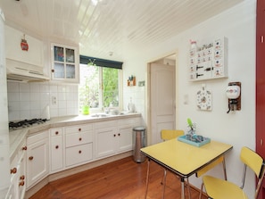 Oven, dishwasher, coffee/tea maker, high chair