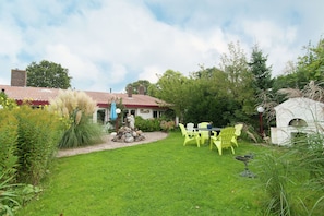 Enjoy outdoor dining amidst lush gardens and a tranquil atmosphere.