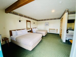 Desk, iron/ironing board, free WiFi, bed sheets - Woodyzzz Motel (Caro)