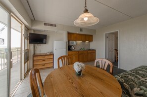 Suite, 1 Schlafzimmer, Meerseite | Bügeleisen/Bügelbrett, Zustellbetten, kostenloses WLAN