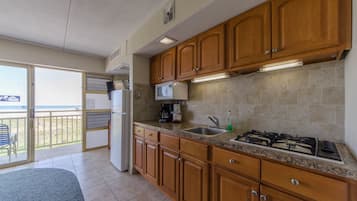 Ocean front suite with kitchen (H) | Iron/ironing board, rollaway beds, free WiFi
