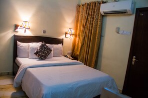 Desk, free WiFi, bed sheets