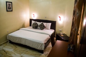 特色套房, 1 张特大床 | 办公桌、免费 WiFi、床单