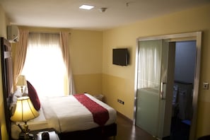 Gold Suite | Minibar, caja de seguridad en la habitación y insonorización