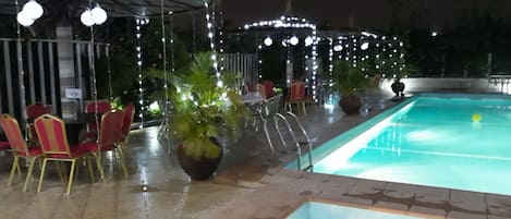 Bar accanto alla piscina
