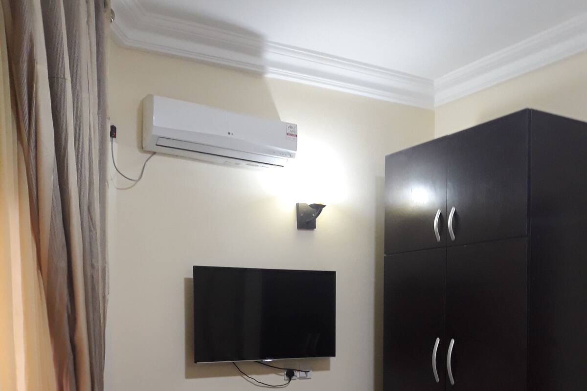 1 bedroom, premium bedding, in-room safe, desk