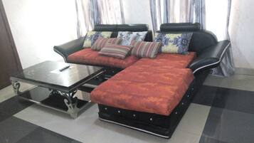 Escrivaninha, espaço de trabalho para notebook, Wi-Fi de cortesia