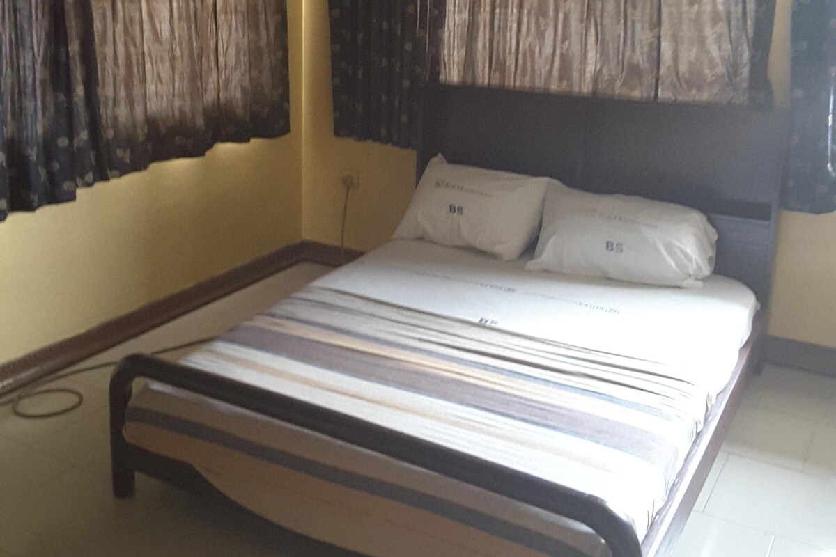 Business Suite | Desk, free WiFi