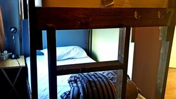 Coffres-forts dans les chambres, bureau, Wi-Fi gratuit, draps fournis