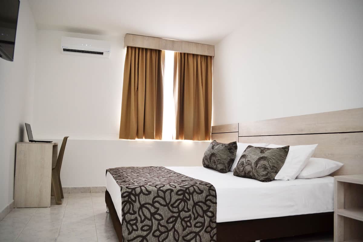 Minibar, in-room safe, desk, iron/ironing board