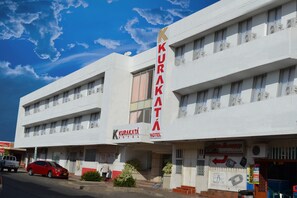 Vista frontal de la propiedad