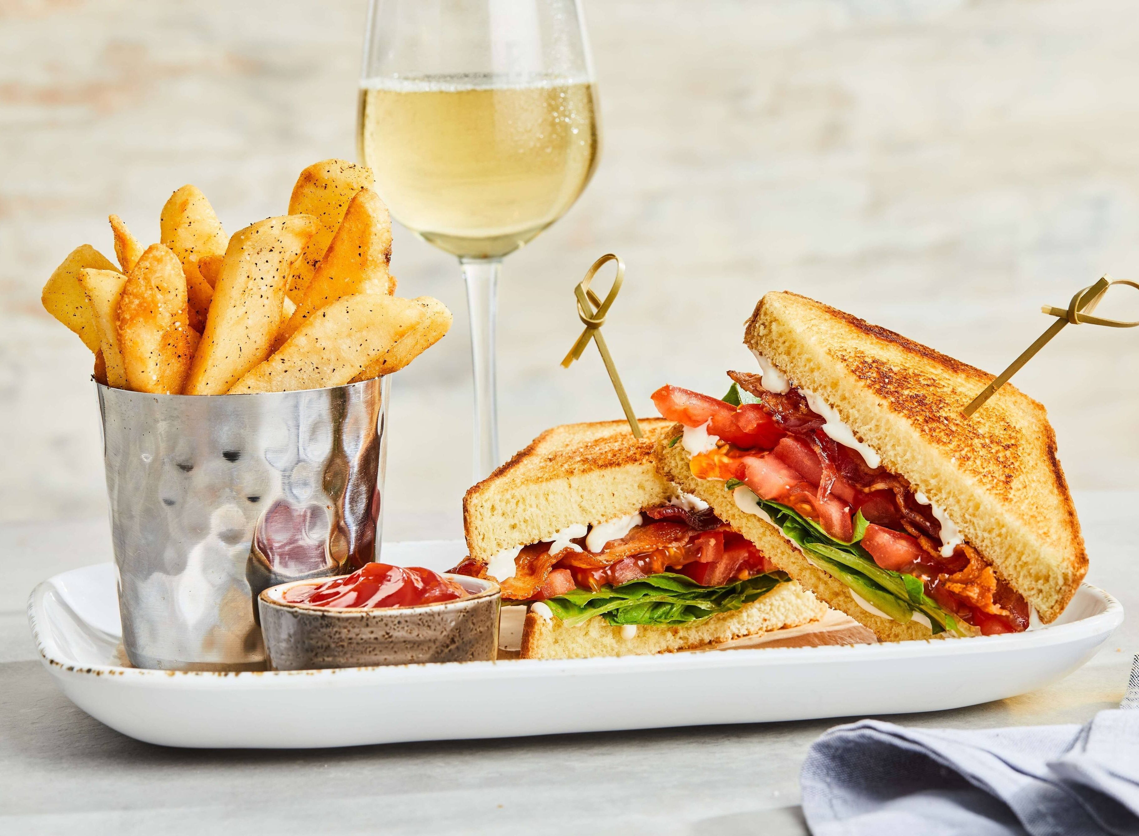 Se sirven desayunos y cenas, cocina americana