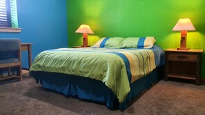 Individually decorated, individually furnished, iron/ironing board - Teton Hostel HideAway (Driggs)