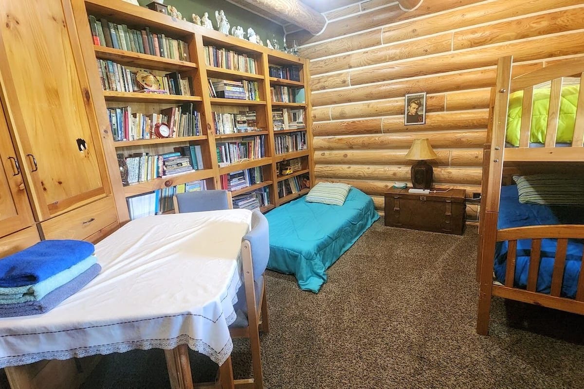 Basic Room, Multiple Beds, Non Smoking, Shared Bathroom (Private Bunk Room) | Individually decorated, individually furnished, iron/ironing board