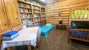 基本客房, 多張床, 非吸煙房, 共用浴室 | 獨特設計、獨特裝修、熨斗/熨衫板、免費 Wi-Fi