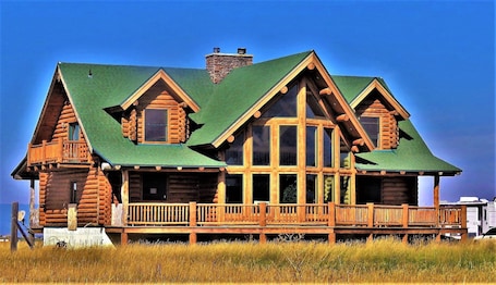 Decoración personalizada y muebles diferentes . Teton Hostel HideAway