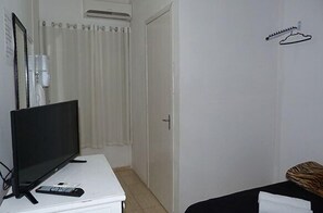 Blackout curtains, iron/ironing board, free WiFi - Pousada Aloha (Foz do Iguaçu)