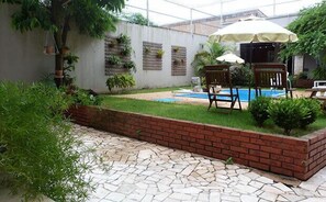 Outdoor pool - Pousada Aloha (Foz do Iguaçu)