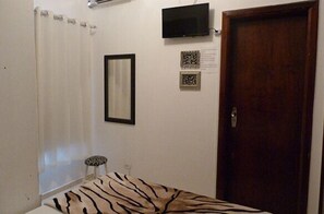 Blackout drapes, iron/ironing board, free WiFi - Pousada Aloha (Foz do Iguaçu)