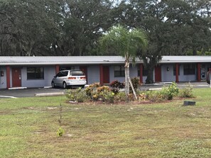 Front of property - Oak Tree Inn (Avon Park)