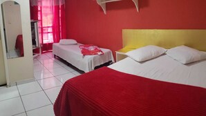 Habitación triple exclusiva | Sistema de insonorización, wifi gratis, ropa de cama