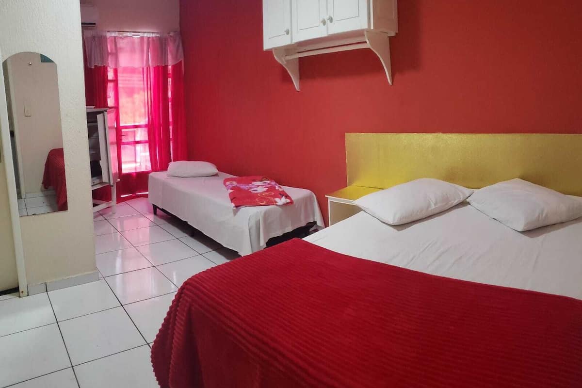 Exclusive Triple Room | Soundproofing, free WiFi, bed sheets