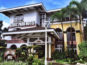 Front of property - Subic Park Hotel (Olongapo)