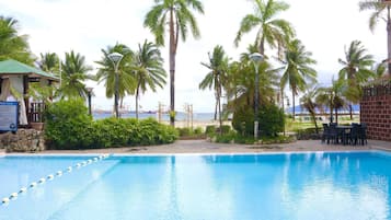 Outdoor pool, sun loungers