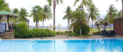 Outdoor pool, pool loungers