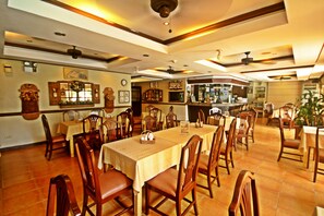 Spécialités Cuisine locale et internationale