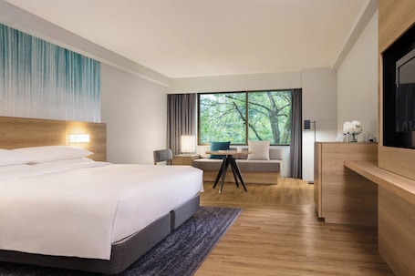 In-room safe, desk, laptop workspace, free WiFi