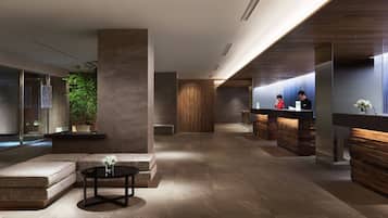 Lobby lounge