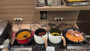 매일 뷔페 아침 식사 유료