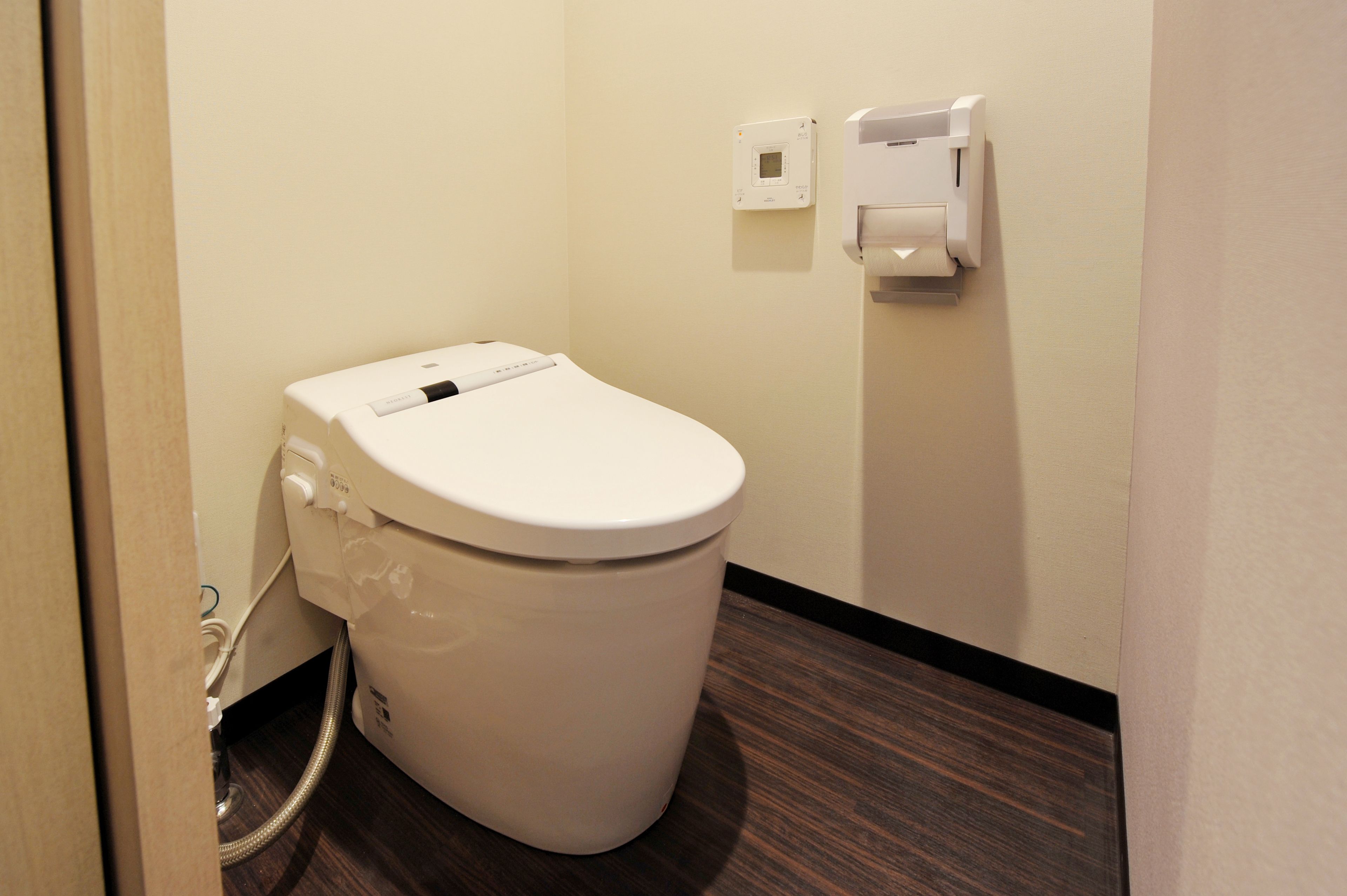 separate bathtub and shower, deep-soaking bathtub, free toiletries