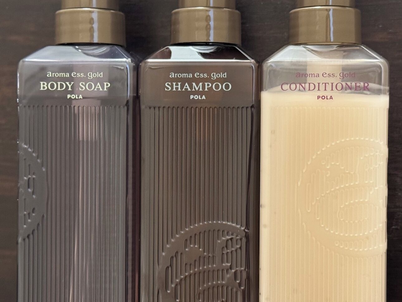 separate bathtub and shower, deep-soaking bathtub, free toiletries