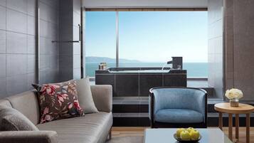 Junior Suite, 1 Bedroom, Lake View | Living room