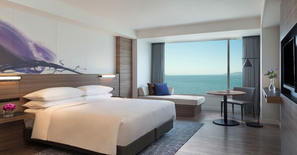 Down duvets, in-room safe, desk, laptop workspace