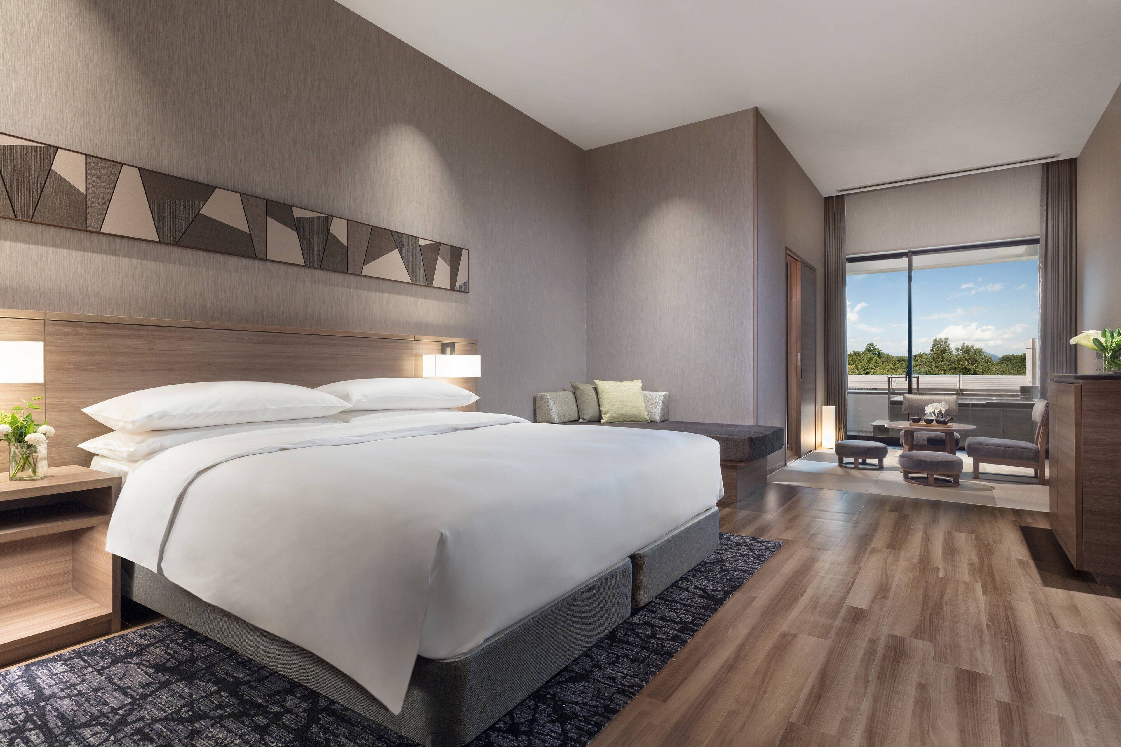 Premium-huone, 1 suuri parisänky, vuoristonäköala (Outside Hot Spring) | Untuvapeitot, tallelokero huoneessa, pimennysverhot, silitysrauta/-lauta