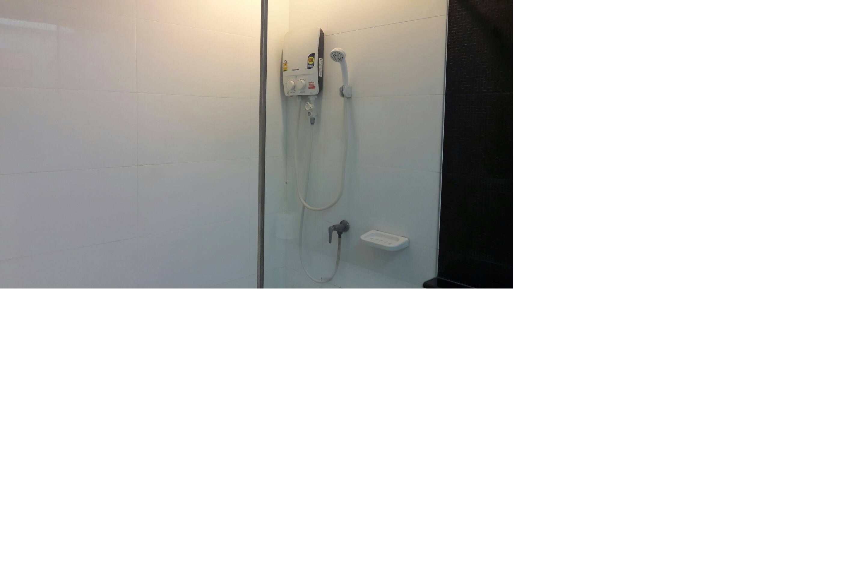 standard twin room | bathroom | shower, free toiletries, hair dryer, towels