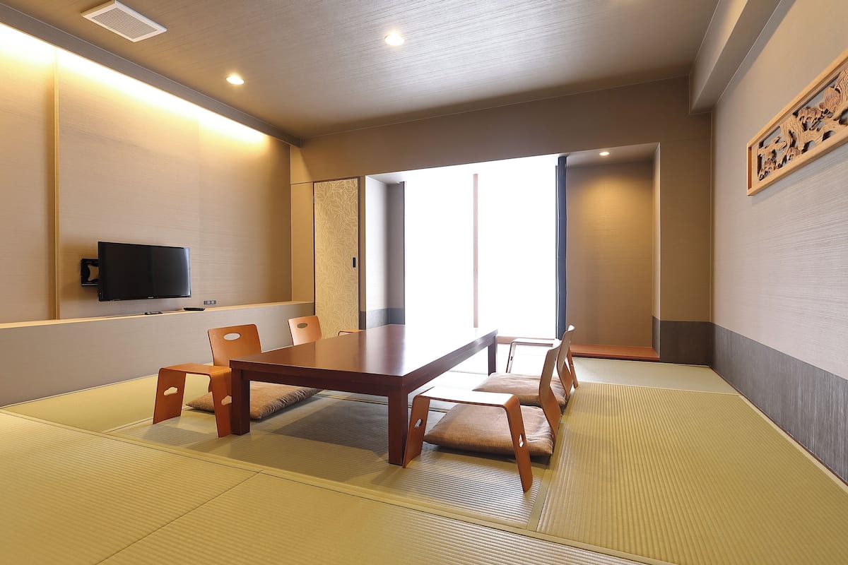 Camera Tradizionale (Japanese-style) | Biancheria da letto di alta qualità, una cassaforte in camera