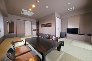 Premium bedding, in-room safe, free WiFi, bed sheets - Ryotei Matsuya Honkan Suizenji (Kumamoto)