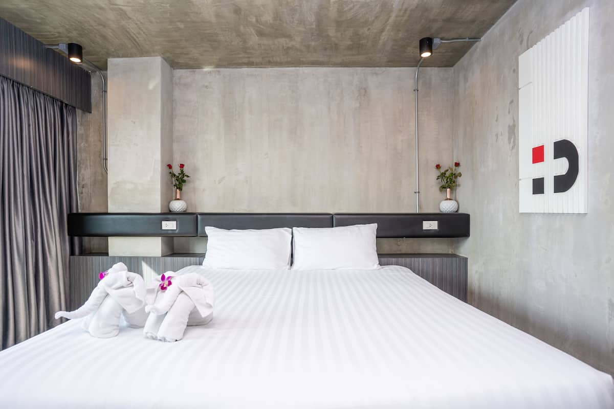 Superior Room | Minibar, in-room safe, desk, blackout drapes