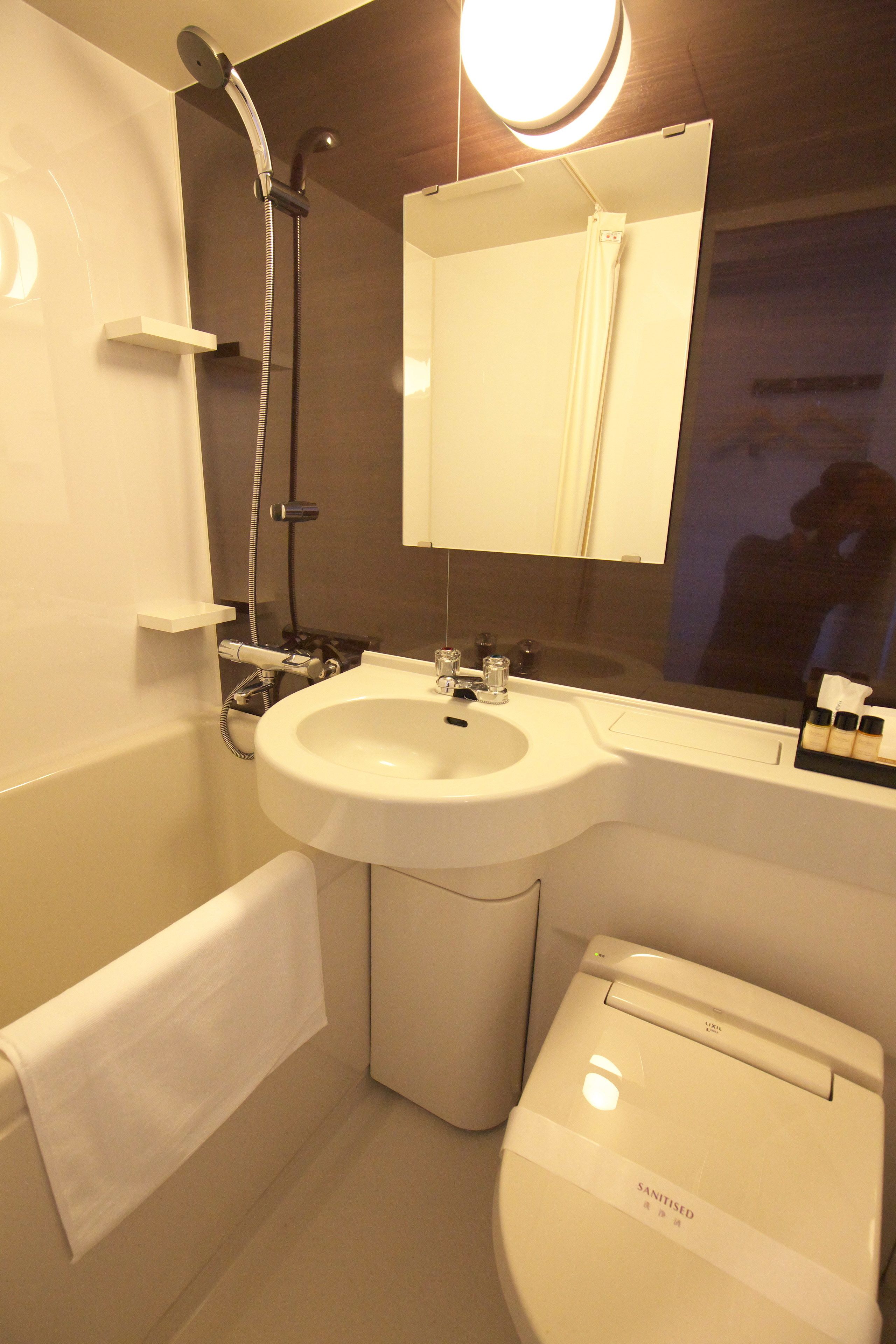 combined shower/bathtub, free toiletries, hair dryer, slippers