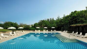 Seasonal outdoor pool