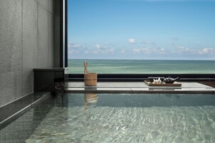 Executive Suite, 1 Bedroom, Ocean View | Bathroom | Combined shower/tub, free toiletries, hair dryer, slippers